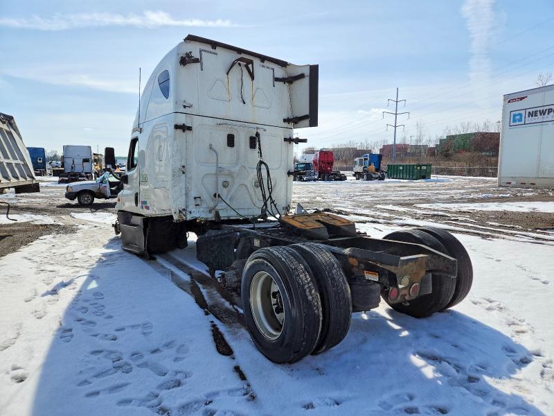 2013 Freightliner Cascadia Semi Truck