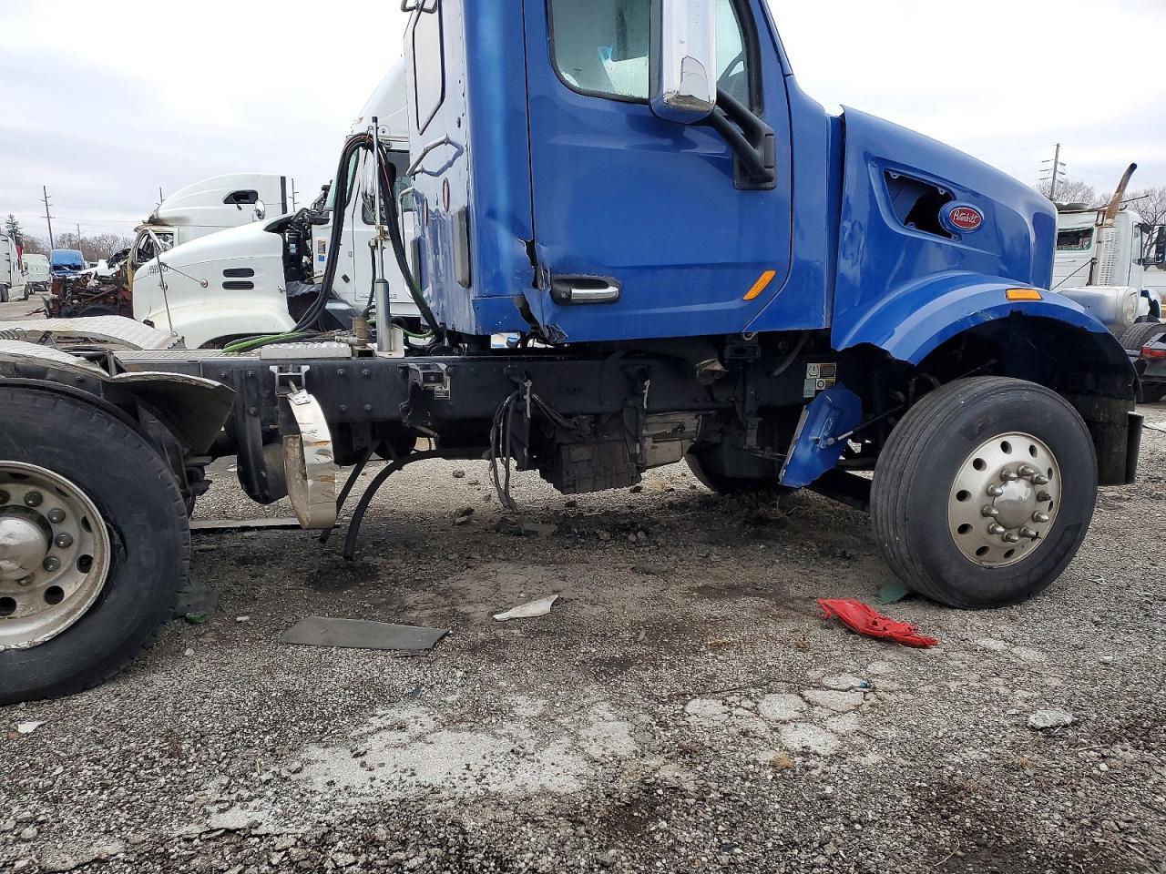 2020 Peterbilt 567 Semi Truck