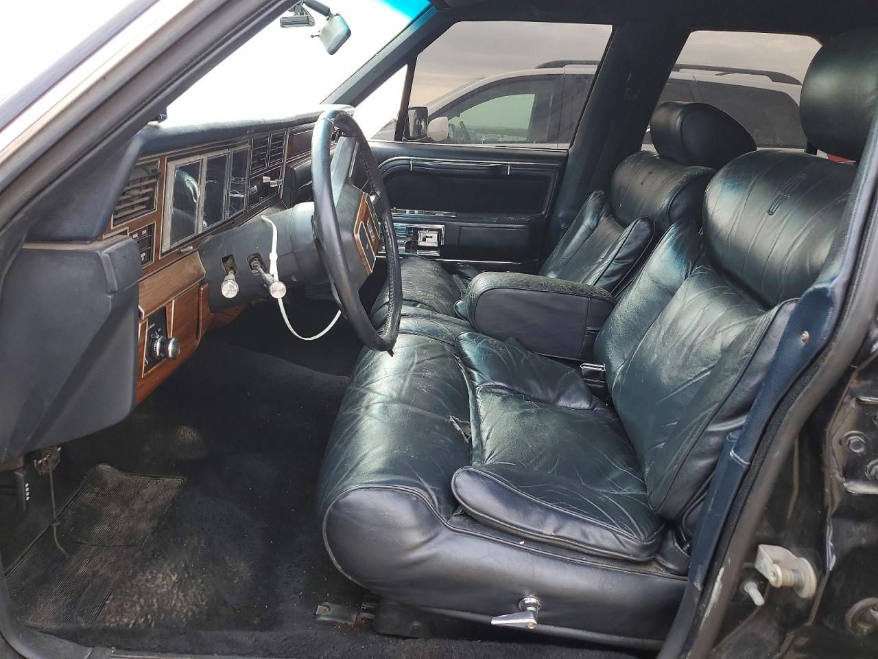 1988 Lincoln Town car Signature