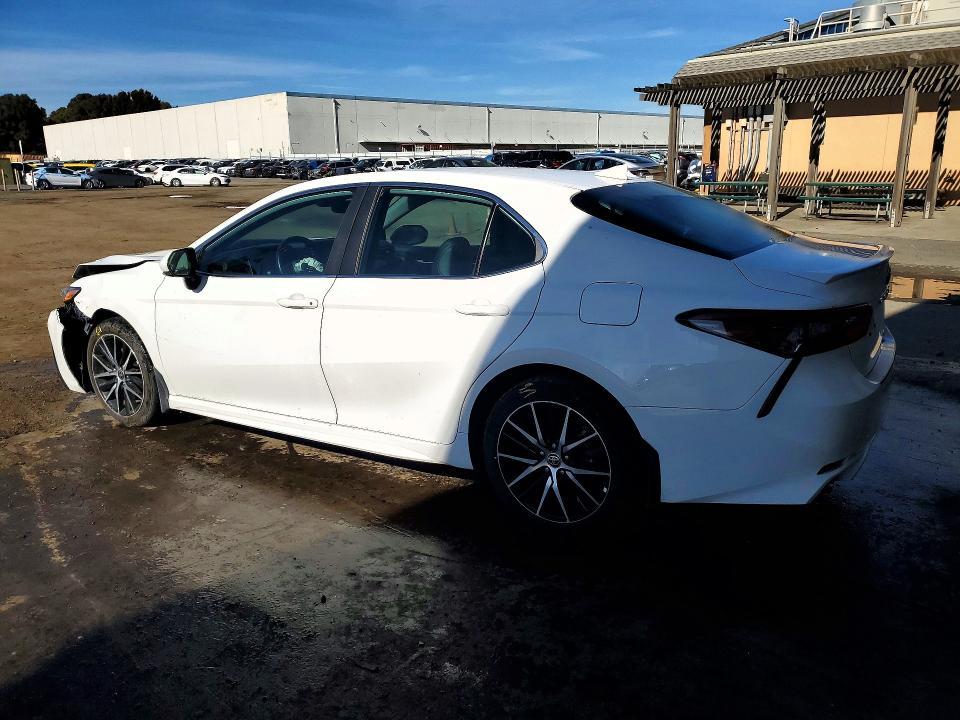2022 Toyota Camry Hybrid se