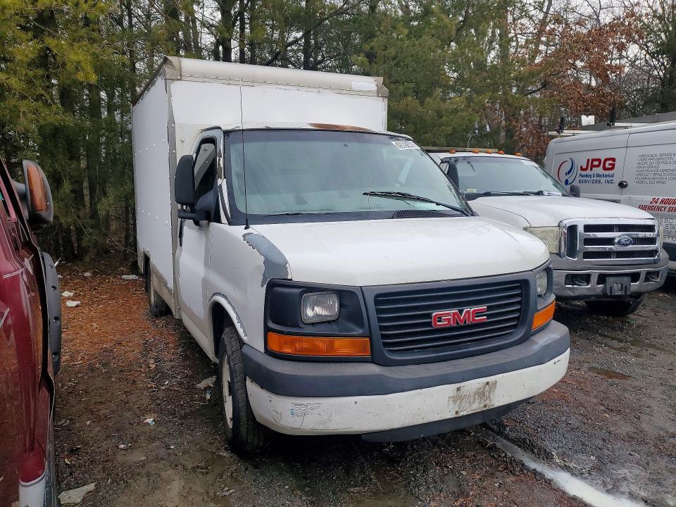 2010 GMC Savana box Truck