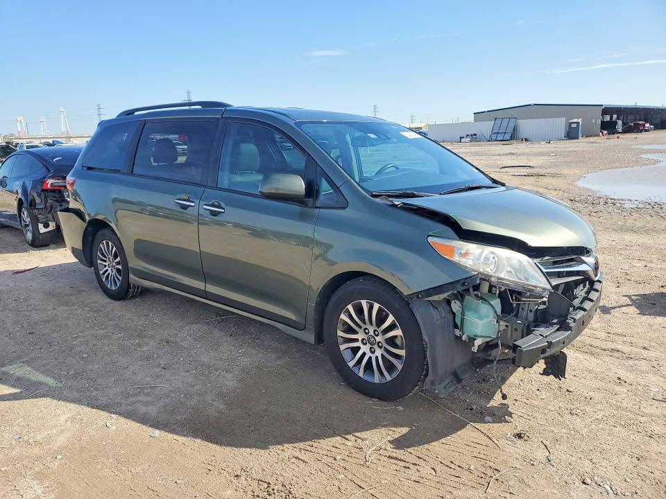 2018 Toyota Sienna xle