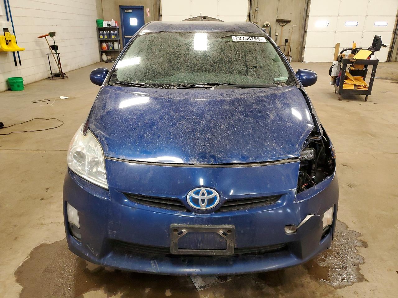 2010 Toyota Prius iii