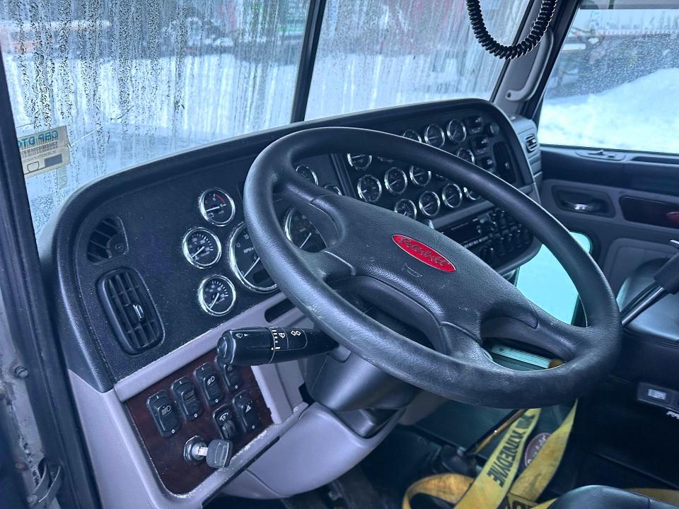 2022 Peterbilt 389