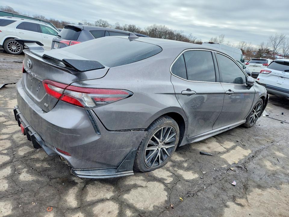 2021 Toyota Camry se