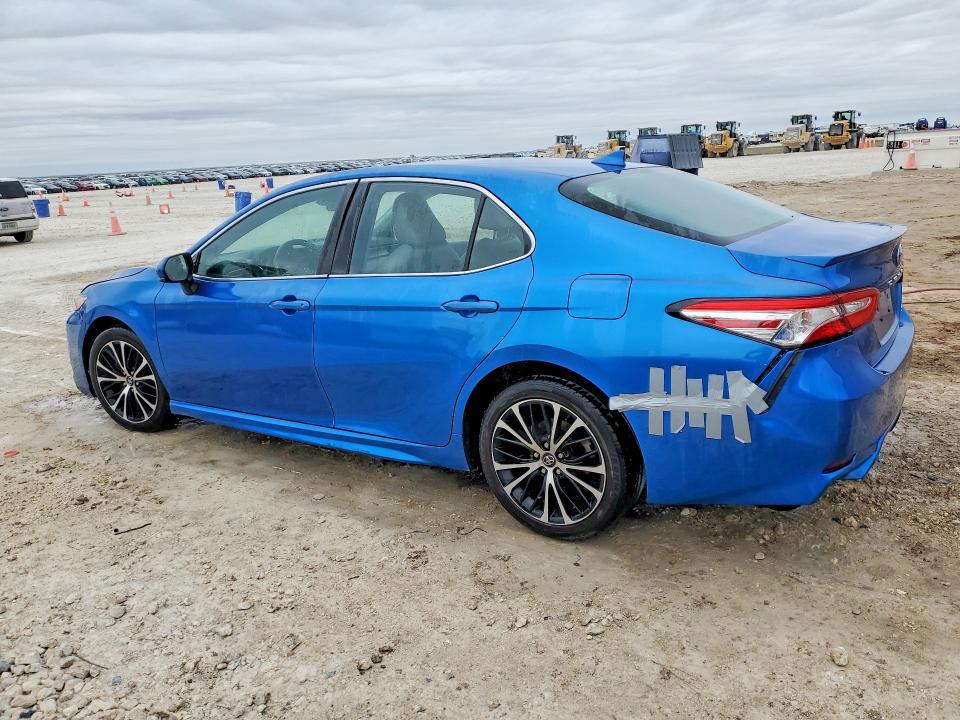 2020 Toyota Camry se