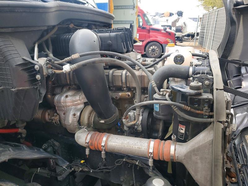 2020 Freightliner Cascadia 126