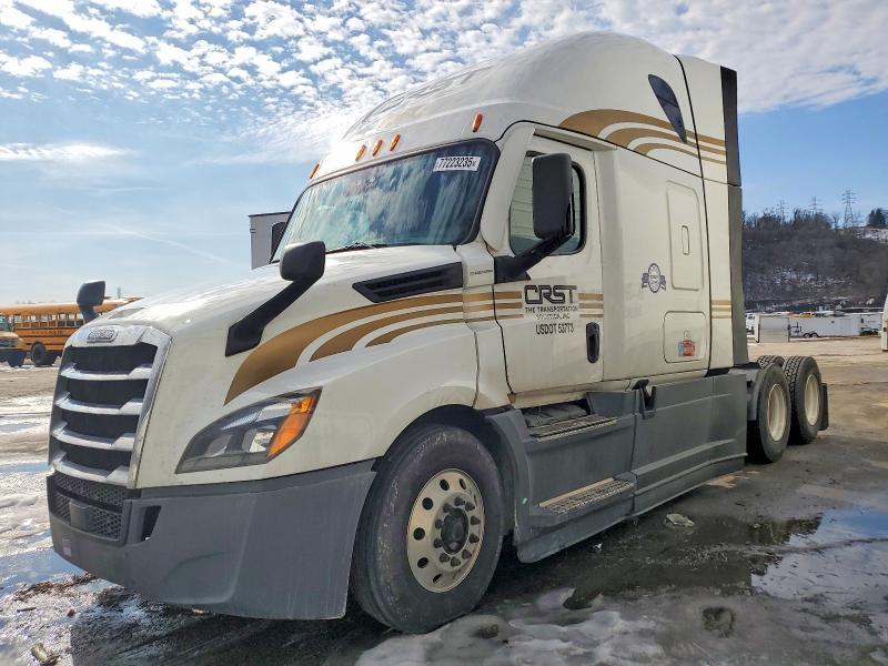 2021 Freigliner 2021 Freightliner Cascadia 126 Semi Truck