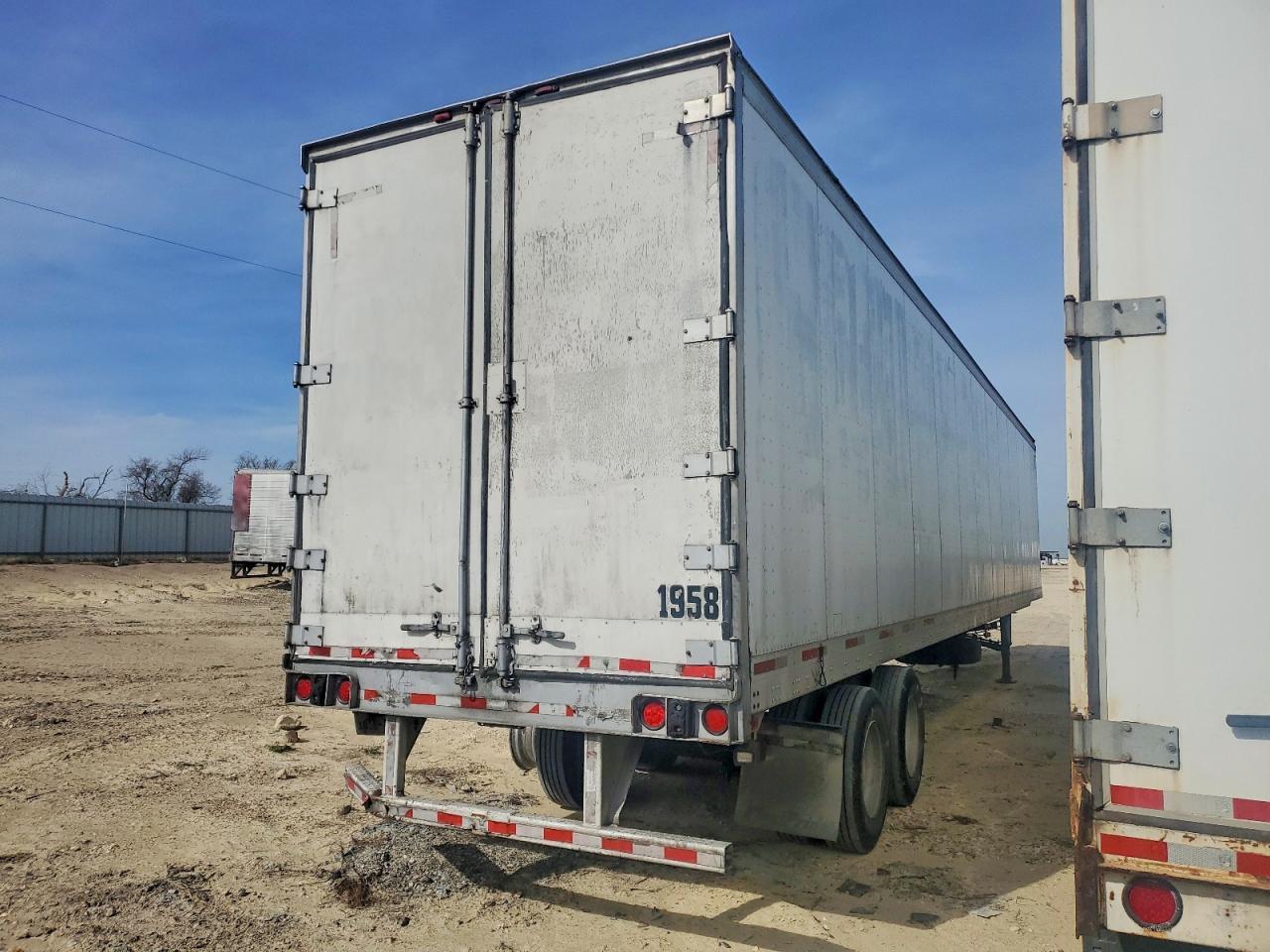 2000 Freightliner 2001 Utility VS2DC DRY Van Trailer