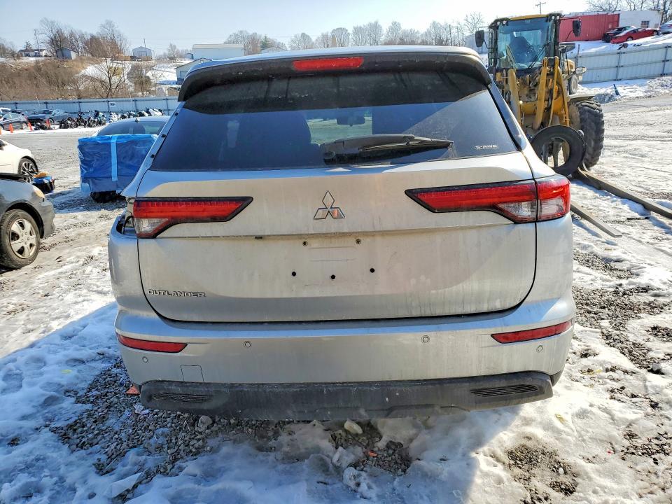 2022 Mitsubishi Outlander es