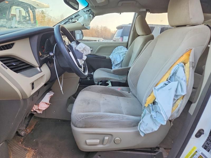 2016 Toyota Sienna le 8-passenger