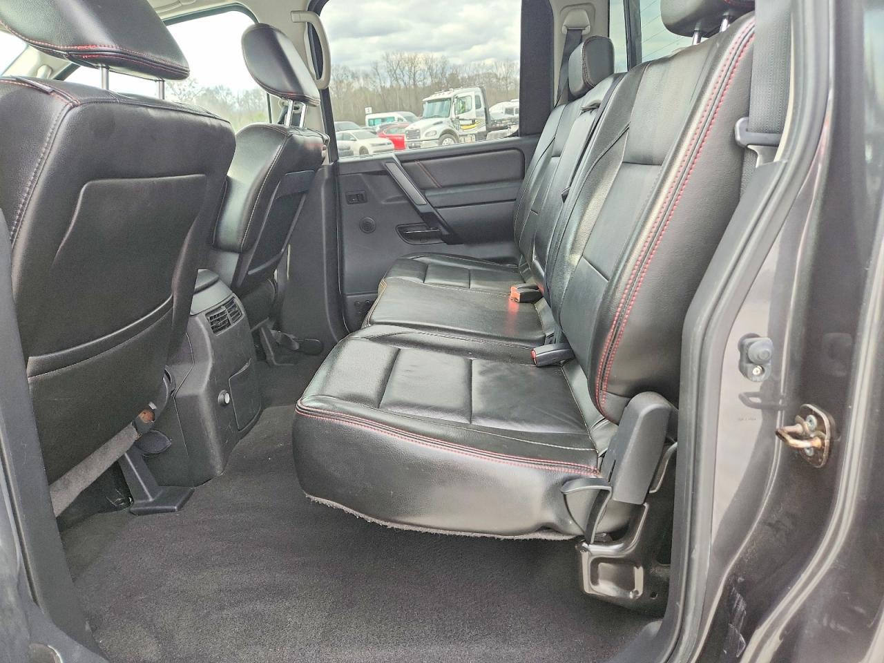 2011 Nissan Titan SV