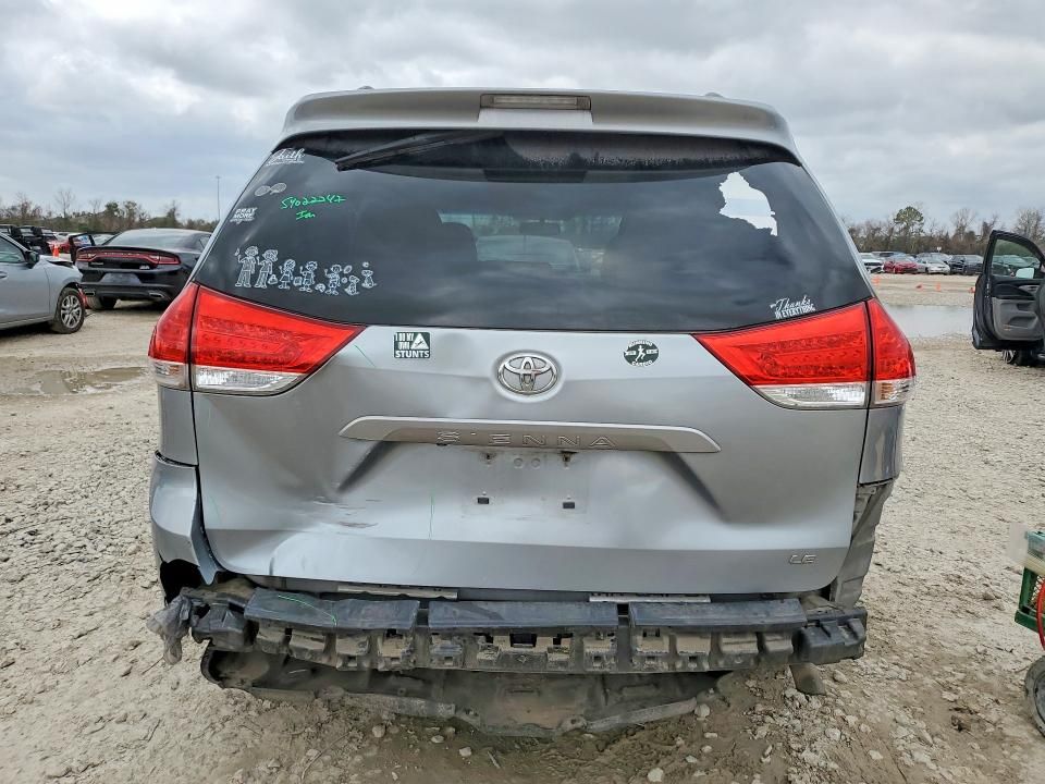 2011 Toyota Sienna le 8-passenger