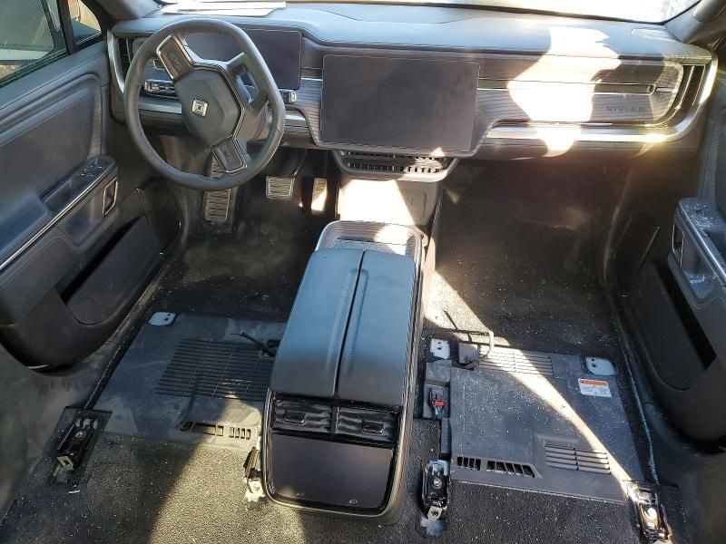 2024 Rivian R1S Adventure