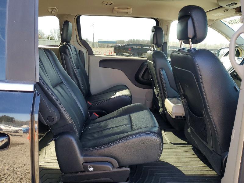 2016 Chrysler Town & Country Touring