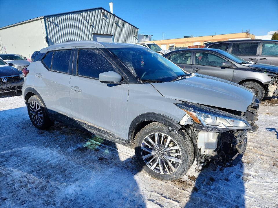 2025 Nissan Kicks Play sv