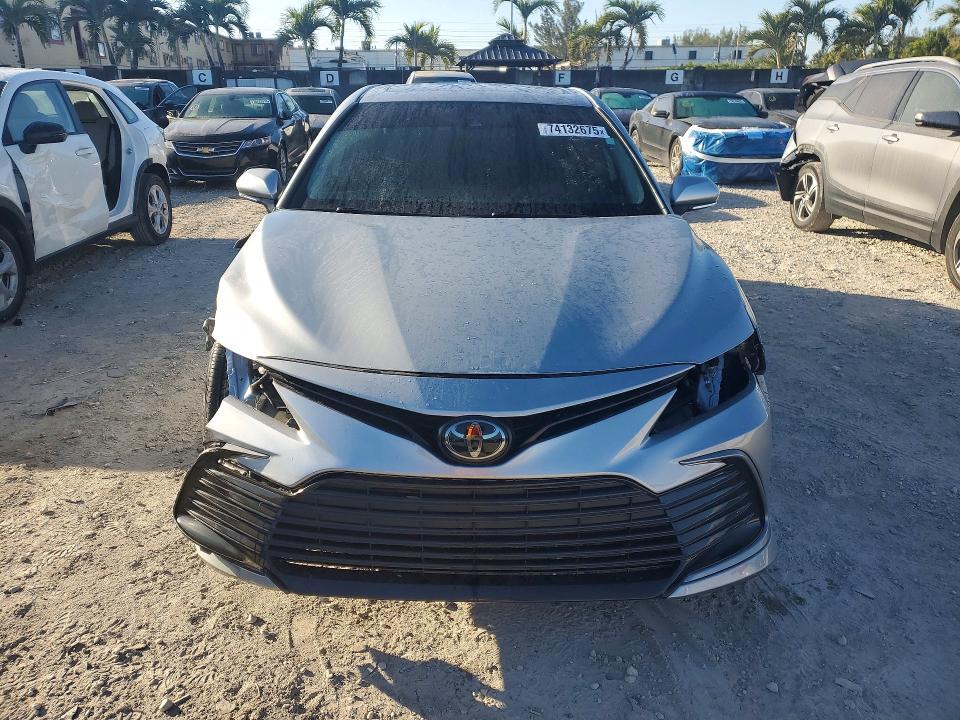 2024 Toyota Camry le