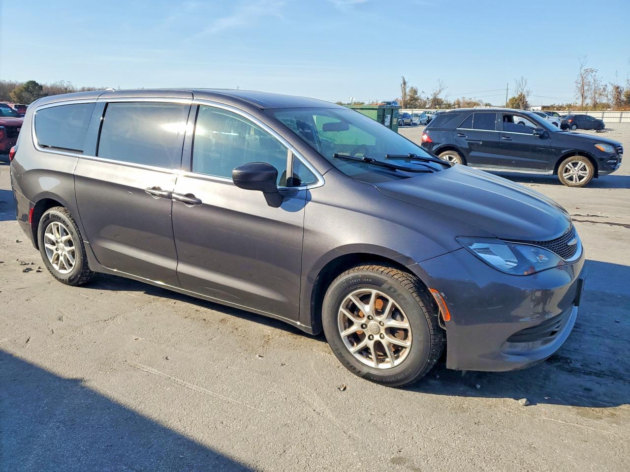 2020 Chrysler Voyager lx