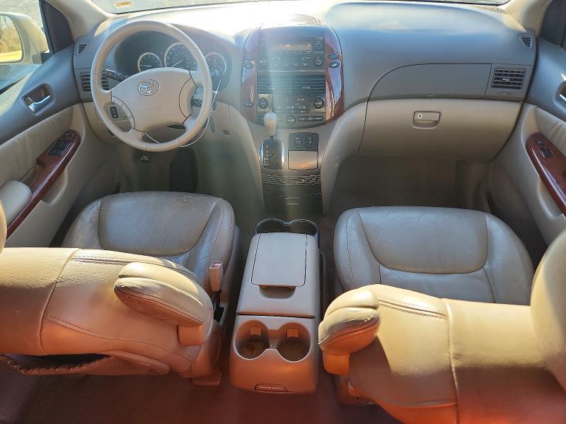 2004 Toyota Sienna xle 7 Passenger