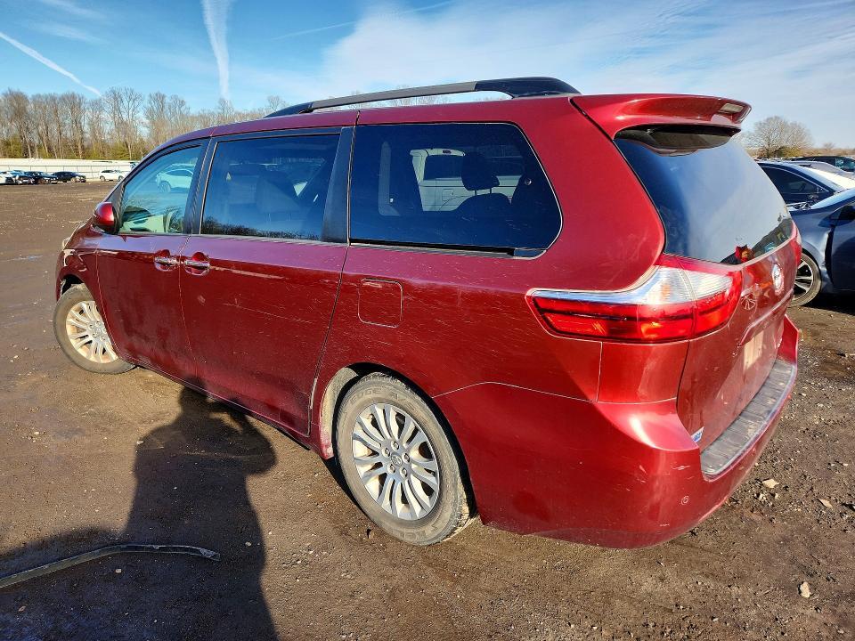 2015 Toyota Sienna xle Premium 8-passenger