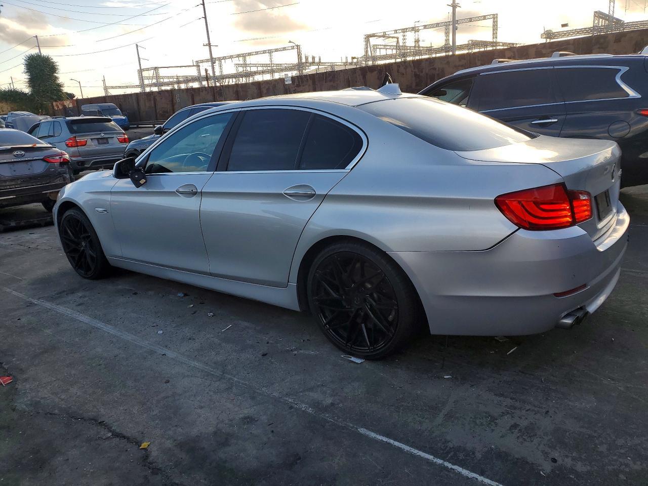 2011 BMW 528 i