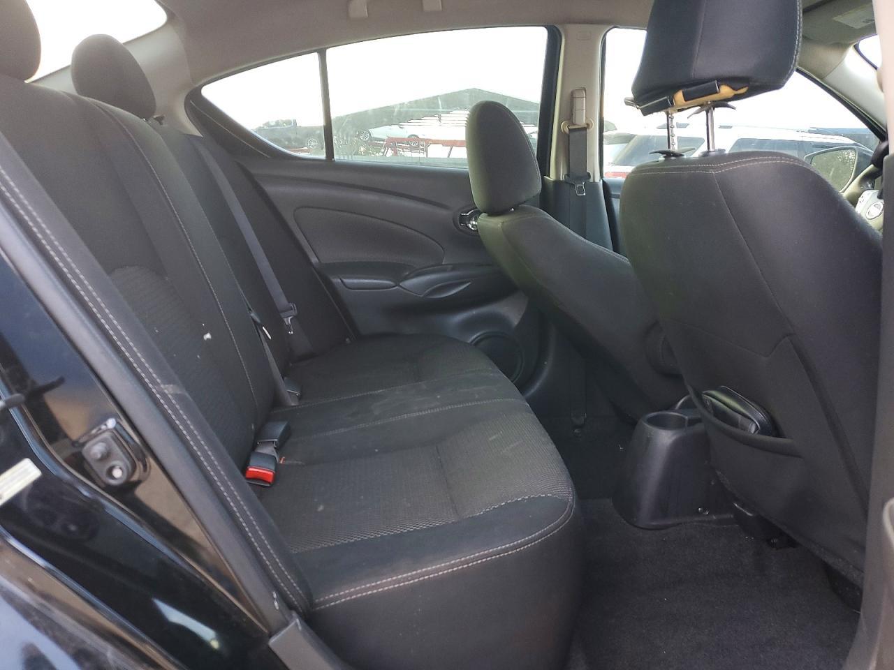 2018 Niss Versa s