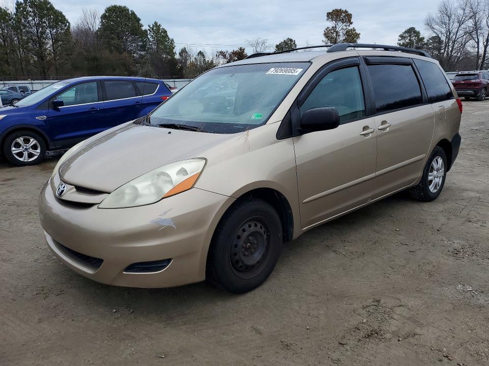 2006 Toyota Sienna le 8 Passenger