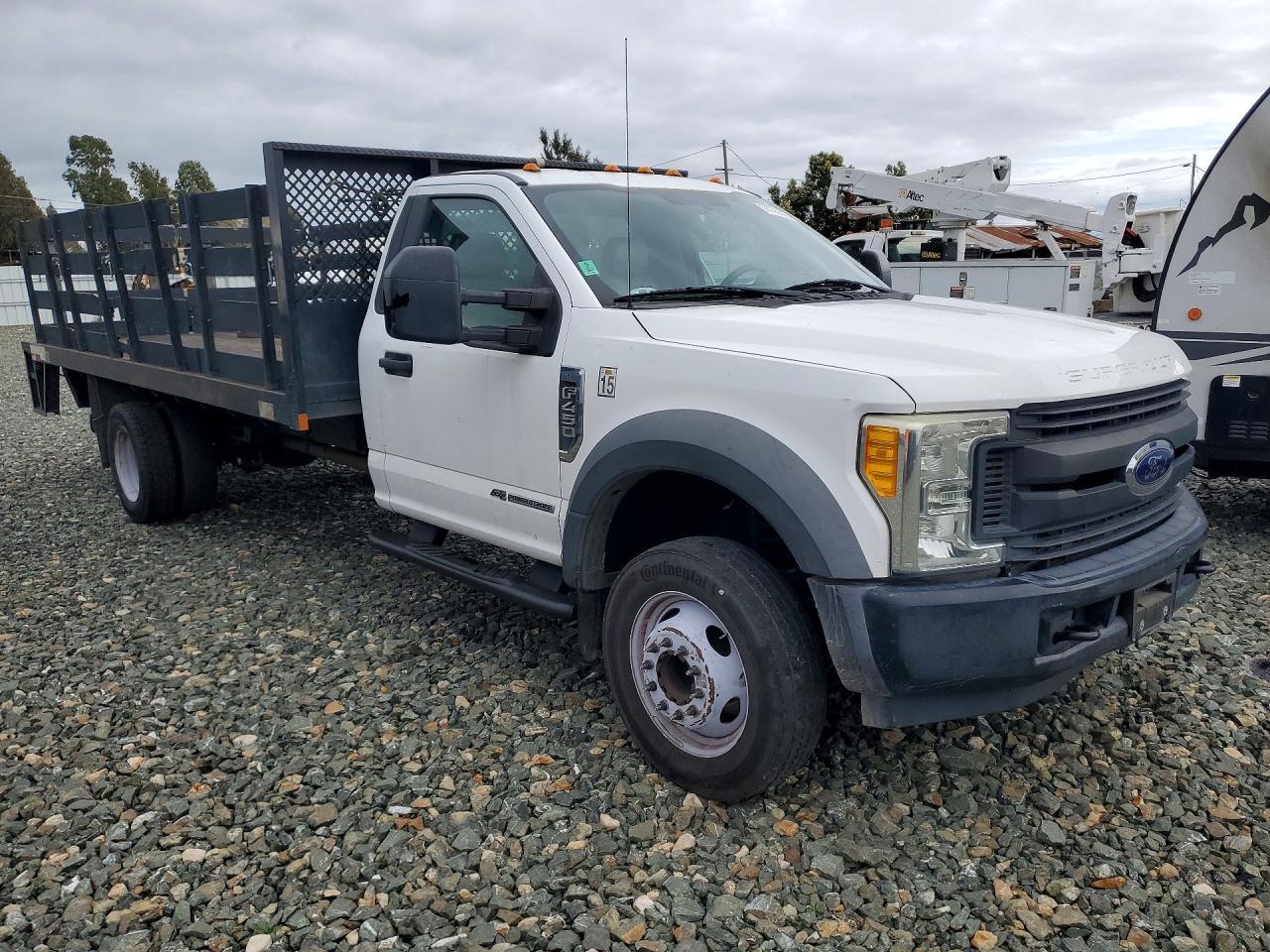 2017 Ford F450 Super Duty Flatbed Truck