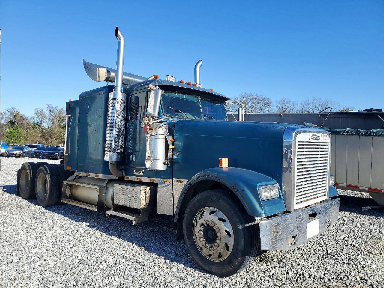 2001 Freightliner FLD132 Semi Truck