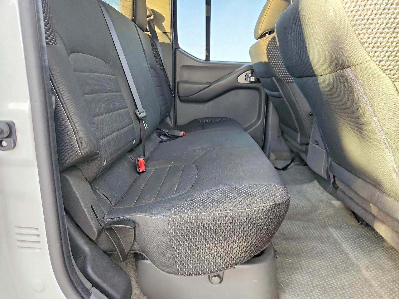 2016 Nissan Frontier s
