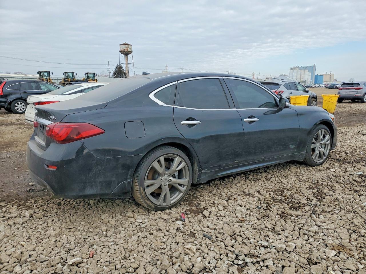 2017 Infiniti Q70 3.7