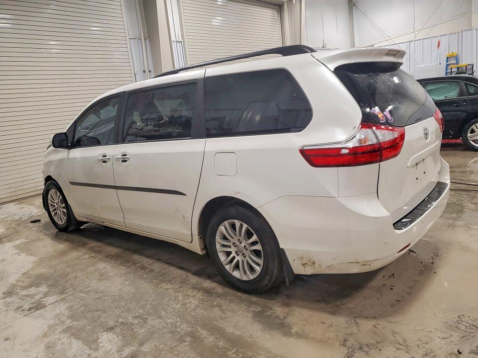 2017 Toyota Sienna xle 8-passenger