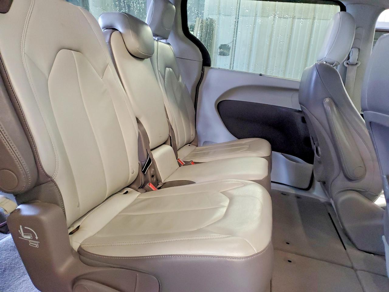 2017 Chrysler Pacifica Touring l