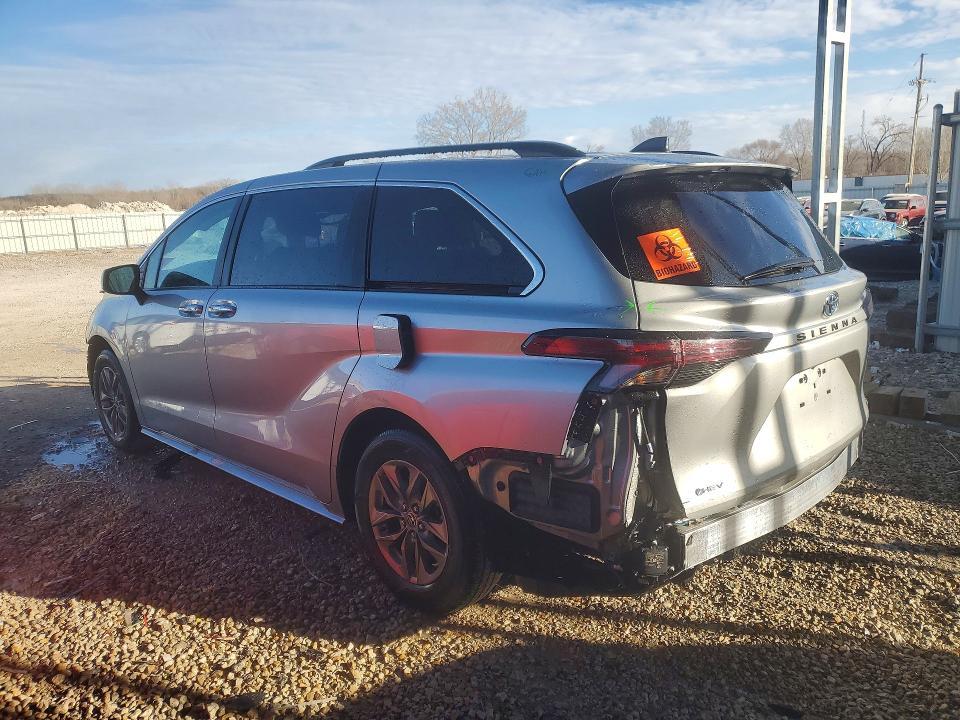 2025 Toyota Sienna xle 8-passenger