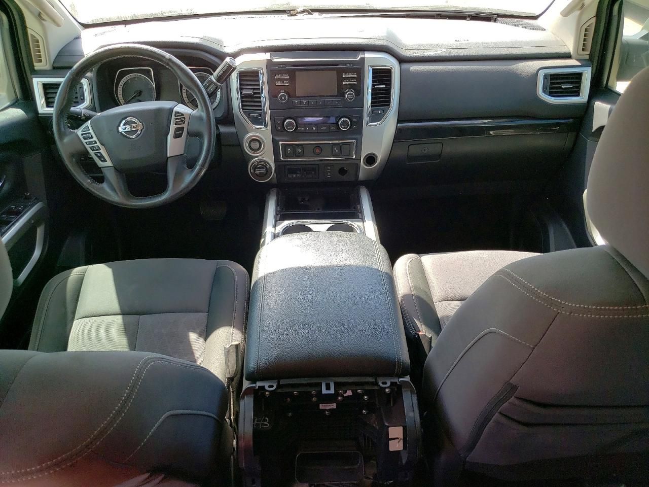 2017 Nissan Titan xd sl