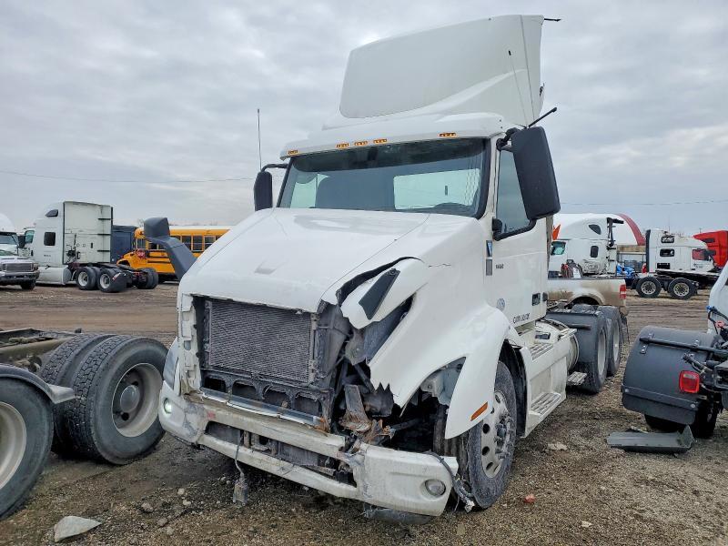 2022 Volvo Vnr Semi Truck