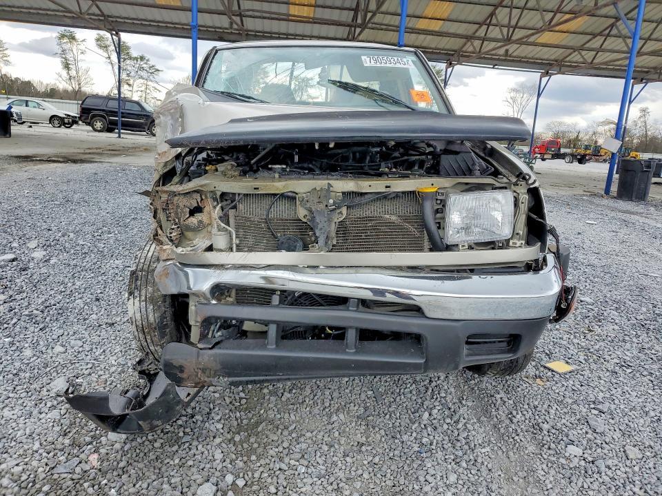2000 Nissan Frontier XE