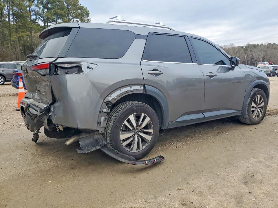 2022 Nissan Pathfinder sl