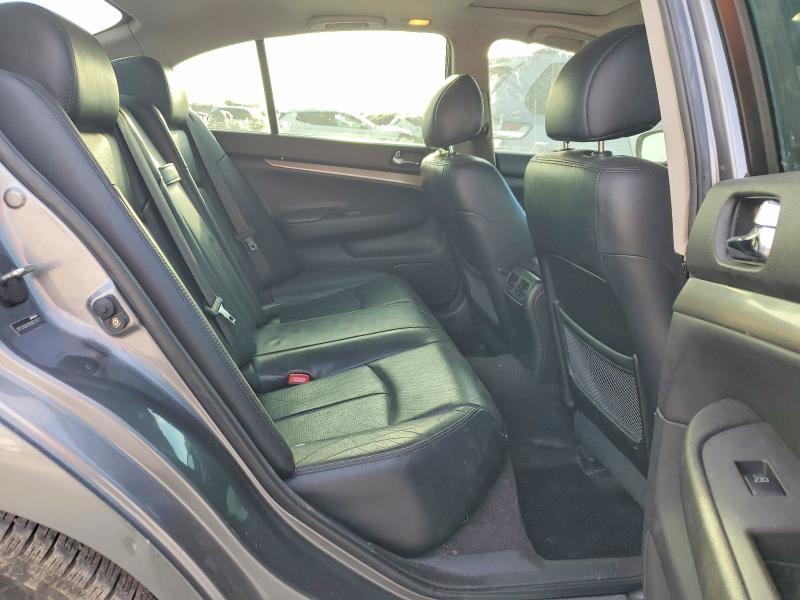 2015 Infinity Q40