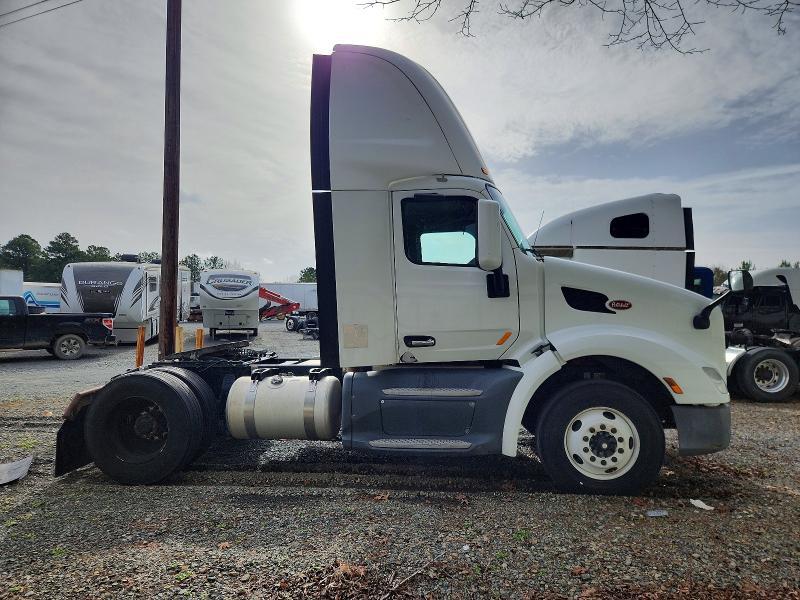 2016 Peterbilt 579 Semi Truck