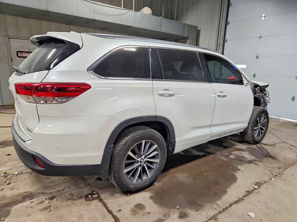 2017 Toyota Highlander se