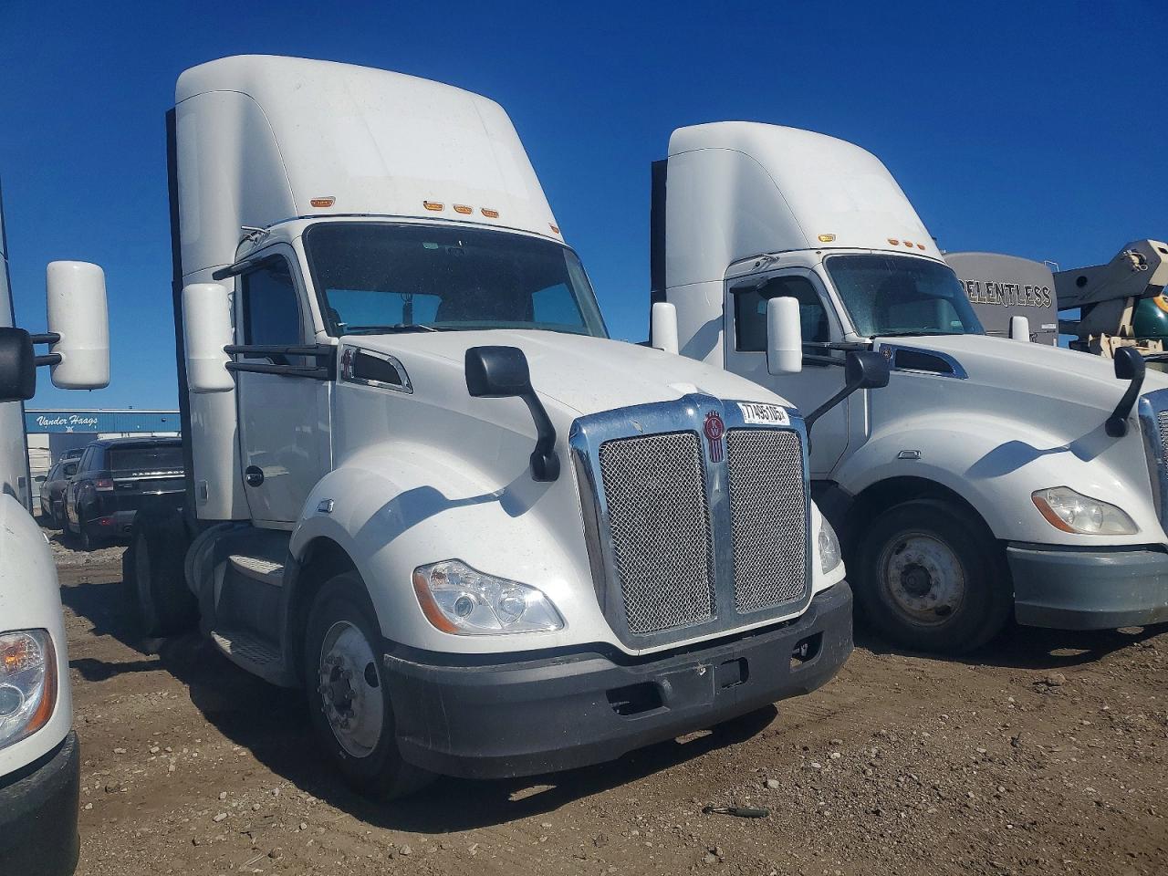 2016 Kenworth T680 Semi Truck