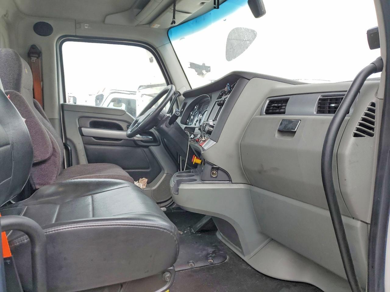 2020 Kenworth Construction T680