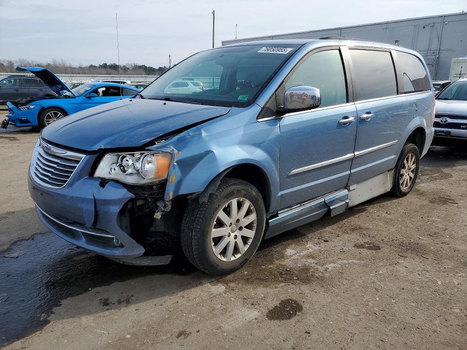2011 Chrysler Town & Country Touring l
