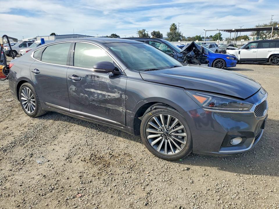 2017 KIA Cadenza Premium