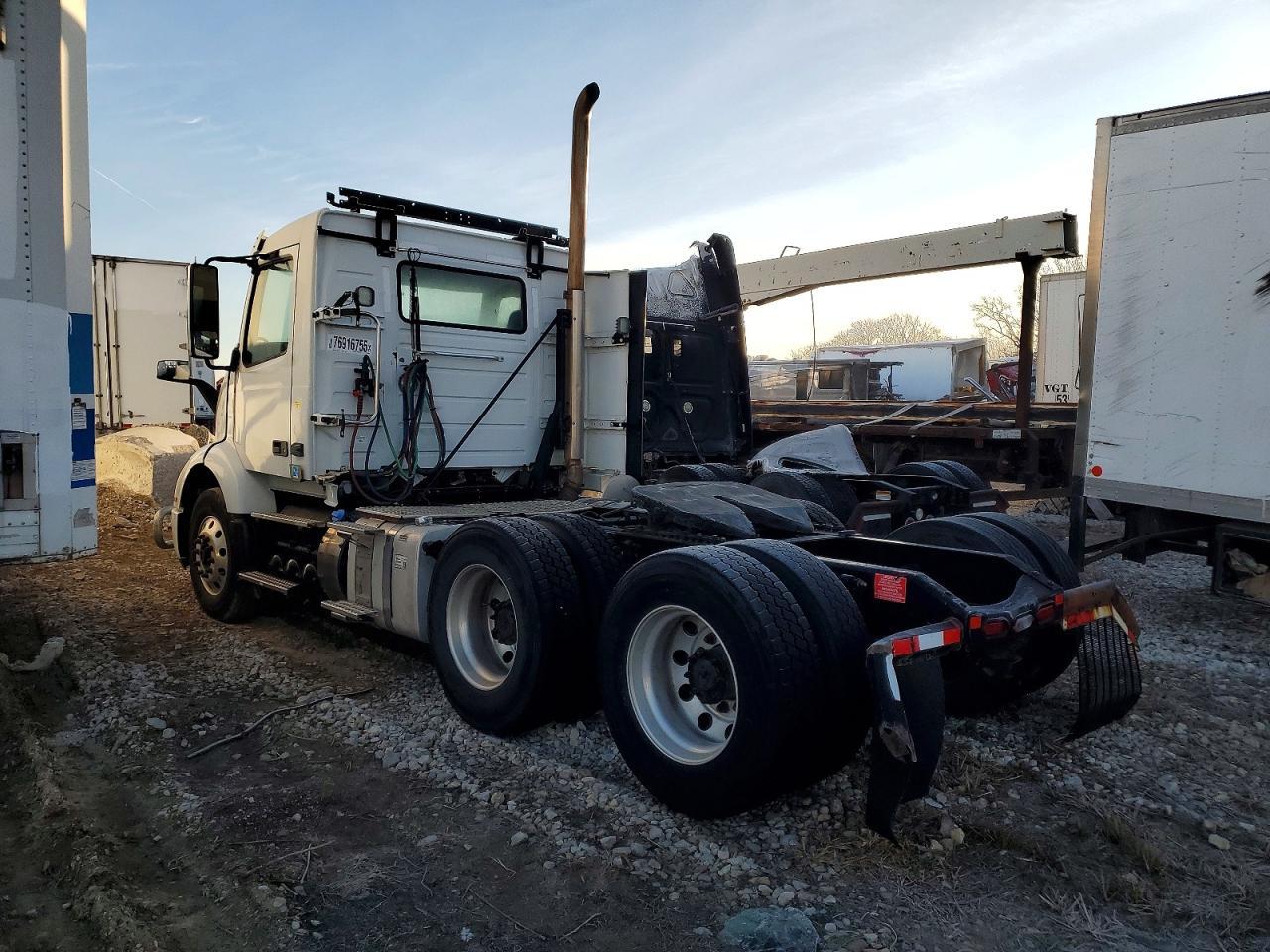 2020 Volv O VNR Semi Truck