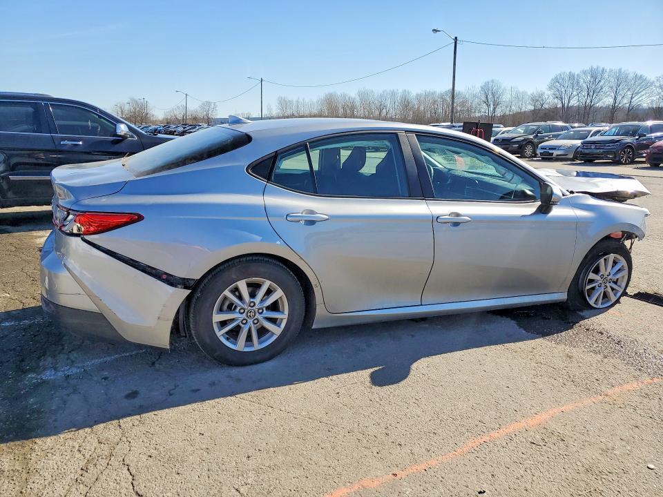 2025 Toyota Camry le