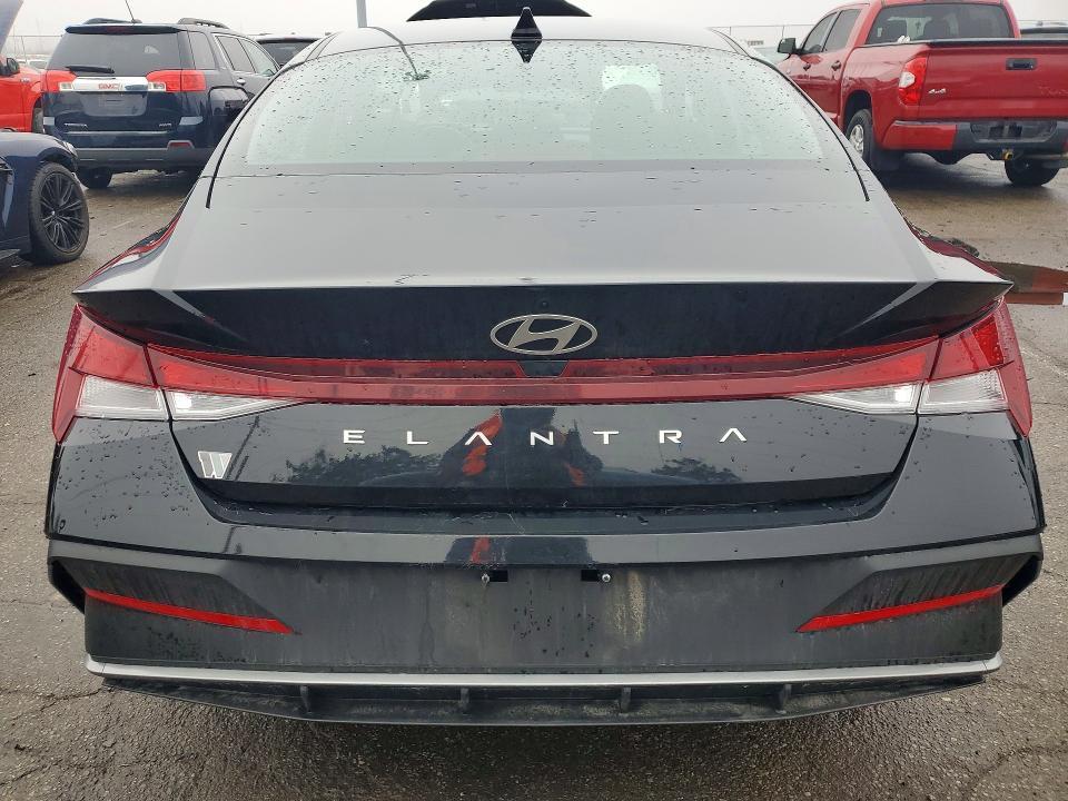 2025 Hyundai Elantra se