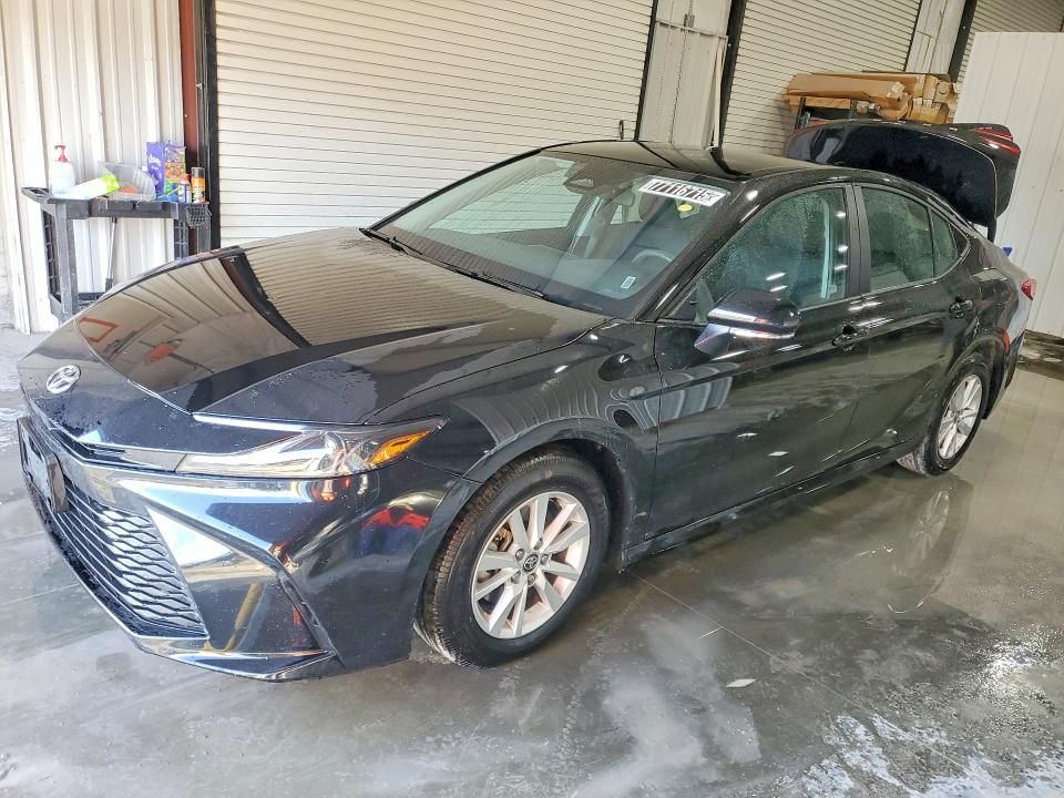 2025 Toyota Camry le