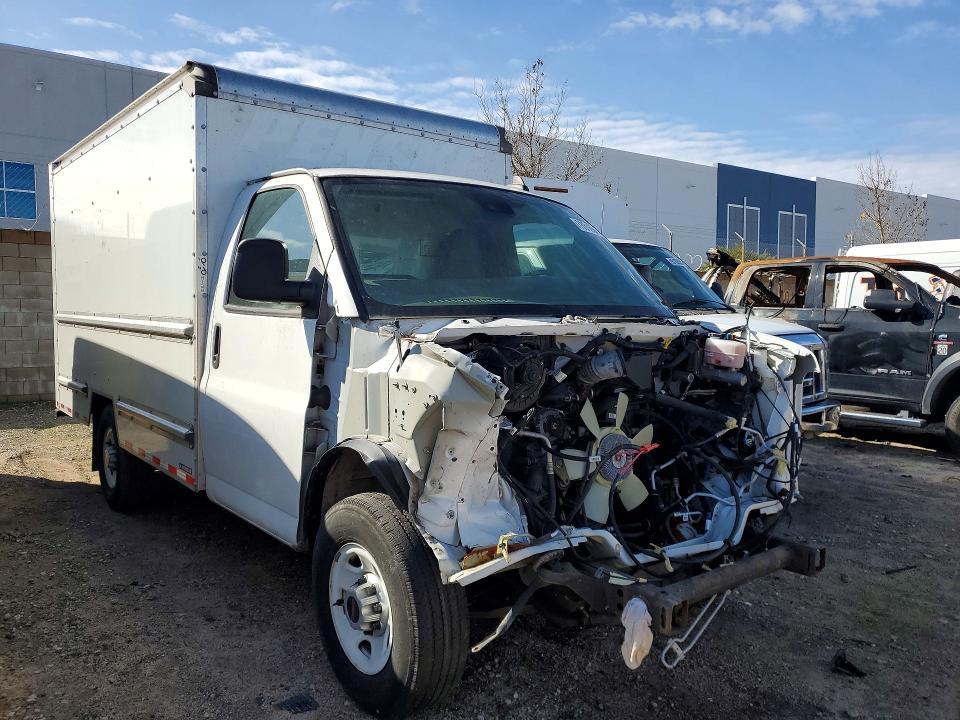 2022 GMC Savana BOX Truck